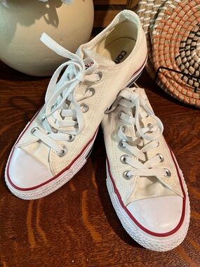 Classic White Canvas Low-Top Sneakers with Red Trim